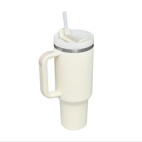 ✨40oz Reusable Vacuum Quencher Tumbler with Straw ✨ CREAM WHITE ✨ - Picture 3 of 11